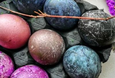 RUSKI METOD farbanja jaja ČAJEM koji je zaludeo milione: Ubedljivo najlakši način za Uskrs – uz samo jedan čaj dobijate nestvarne prelaze boja