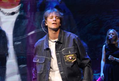 Prekinut koncert Jakova Jozinovića u Beogradu - pevač saopšto publici: "Moramo sve da otkažemo?"