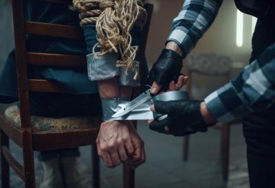 Tinejdžeri oteli vršnjaka pa ga brutalno mučili: Pod pretnjom smrću ga tukli palicama i kaišem a sve zbog jednog razloga - preti im kazna i do 99 godina zatvora