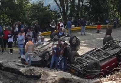 (VIDEO) Stravičan bombaški napad na autoputu, raste broj stradalih: Razorna detonacija, odbacila ljude nekoliko metara - na mestu nesreće ostao krater od 200 metara