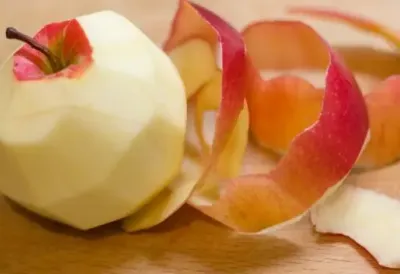 Ni NE SLUTITE koliko je KORA JABUKE korisna za ZDRAVLJE - Kad ovo pročitate, više nikad je nećete bacati!