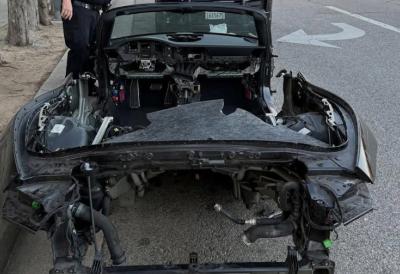 KRAĐA ZA PAMĆENJE: Lopovi sa kola skinuli sve što je vredelo - Možete li da pogodite koji model je u pitanju?