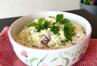 Recept za najbolju KROMPIR SALATU, klasik koji se mora naći na trpezi na Veliki petak - Savršen prilog uz ribu ili kao posno jelo, tajna je u 1 sastojku