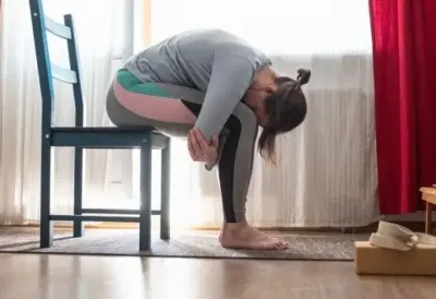 Dve japanske vežbe za RAVAN STOMAK koje traju samo MINUT - Dok SEDITE, salce nestaje, struk se sužava, a držanje se prirodno popravlja