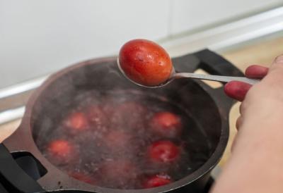 Trik za KUVANJE velike količine JAJA - Ljuska ne puca, boja ujednačena, farbajte ih odjednom i to čak BEZ UKLJUČIVANJA RINGLE