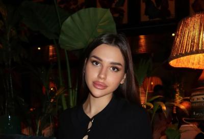 "Kakve gole slike, pošalji mi novac": Čolina mlađa ćerka Lara zamešala kukovima i zatresla Instagram