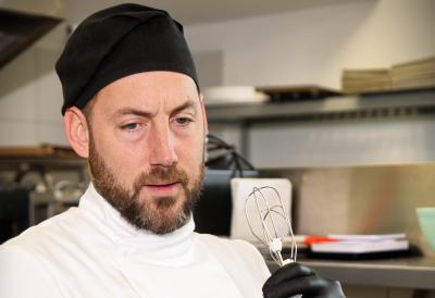 GLUMAC NA SLATKOJ MISIJI