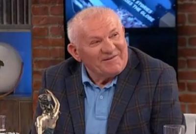 "Ne mogu da se pogledam u ogledalu...kad budem rekao zašto sam se ošišao...": Naš pevač se pojavio u Jutarnjem programu NEPREPOZNATLJIV