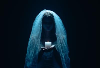 "Udala" se za duha pa ga ostavila, paranormalno je privlači: "Pričam s duhovima..."