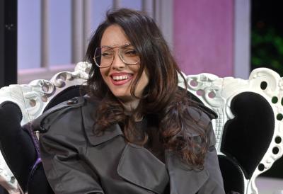 Svi gledaju u Mirku Vasiljević! Opušten izlazak pretvorila u modni spektakl - pogledajte kako se nosi trend