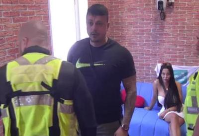 Obezbeđenje pokušava da zaustavi pobesnelog Terzu: Sofija Janićijević pokušava da se opravda