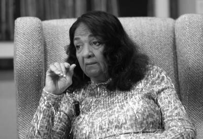 Porodica je upravo potvrdila najtužnije vesti: Legendarna pevačica iznenada preminula u ranim jutarnjim satima – ćerka otkrila detalje smrti