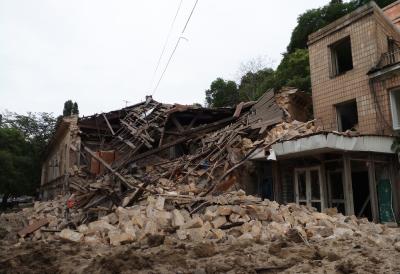 Rusi udarili na Odesu: Napad dronovima odmah iza ponoći, zgrade potpuno razrušene - ima povređenih