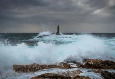Orkanska bura paralisala saobraćaj i trajektne linije: Kamioni i šleperi preusmereni, na granici sa Srbijom moguća duža čekanja
