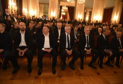 NIKAD BLIŽE: Mijailović sedi ispred Obradovića na komemoraciji Dušku Vujoševiću (FOTO)