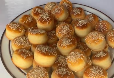 Mekše od duše, a gotove za 15 MINUTA: Pogačice sa sirom od samo 3 sastojka koje svima uspevaju – Testo koje „diše“ bez kvasca i čekanja