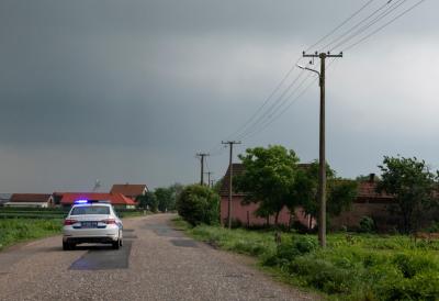 Mučne scene u Prokuplju: Muškarac dva puta pokušao da skoči s mosta, pa legao na prugu: 
