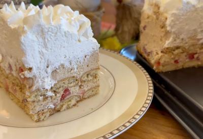 U subotu je Vrbica, najradosniji dečiji praznik: Obradujte mališane posnom tortom sa keksom i jagodama – gotova za 10 minuta, bez pečenja