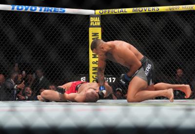 Tramp svedočio istoriji: Gledao jedan od NAJVEĆIH preokreta u istoriji UFC-a - Prohaska ostao bez titule na ŠOKANTAN način! (VIDEO)