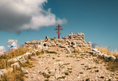 Planina koja plaši i privlači: Rtanj krije tajnu koju niko ne može da objasni - svetla na nebu, nestala kapela i priče koje lede krv