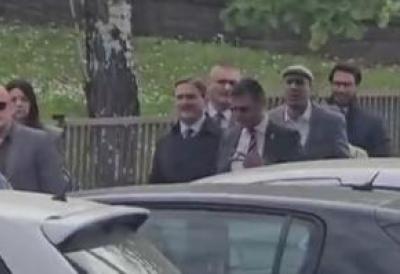 Nikola Selaković stigao na ročište: Šačica blokadera čekala ispred suda