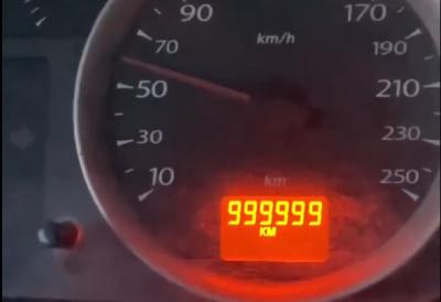 Milion kilometara i nazad na početak: Ovaj automobil je šokirao čitavu naciju! (VIDEO)