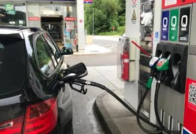 Evropske pumpe pred kolapsom?! Alarm iz Rusije, Dmitrijev upozorio: Nestašice goriva već krajem aprila