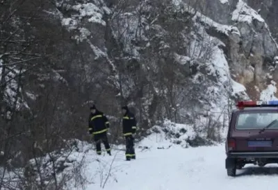 Kao da je januar: Snežne padavine usred aprila napravile kolaps na planinskim putevima u komšiluku (FOTO)