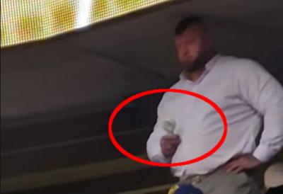 Ne biste pogodili za milion godina: Znate li šta je u ruci držao brat Nikole Jokića dok je ovaj igrao meč? (VIDEO)