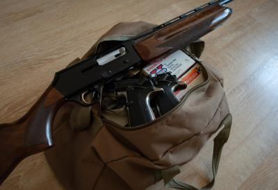 Skandal potresao prestonicu: Gradonačelnikovi policajci zaboravili torbu punu oružja na ulici, građani ostali u šoku - ovako je pukim slučajem otkrivena