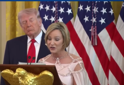Nazvala Trampa Isusom i "teška" je nekoliko milijardi: Ova plavuša je od televizijske propovednice postala Trampov duhovnik i verski savetnik
