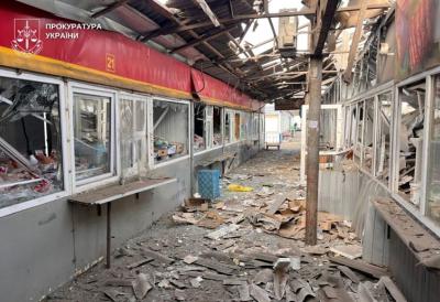 (FOTO) Ruski dron razneo pijacu u Nikopolju: Stradalo pet osoba, 19 povređeno - potresni prizori ruševina