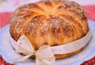 VASKRŠNJA SLATKA POGAČA KOJA SE LISTA POD PRSTIMA: Tajna bugarskog Kozunaka koji miriše na praznik i detinjstvo (RECEPT)