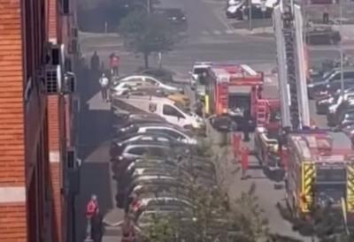 Vatra guta stan u Novom Sadu: Crni dim kulja u nebo, vatrogasci sjurili na lice mesta (VIDEO)
