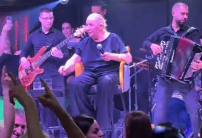 "Gledam kako mojih 35 evra puši i pije tokom nastupa" Svi komentarišu snimak sa nastupa Vesne Zmijanac