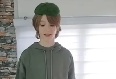 Ovako je mali heklač Viktor počeo da hekla: Dečak koji je postao hit na mrežama želeo da napravi džinovski ćilim - Baka otkrila sve o njegovom početku