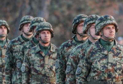 Vojska Srbije u akciji: Vojna vozila i naoružani vojnici na ulicama - stanovnici ostalu zatečeni, primaju se mladi u sastav
