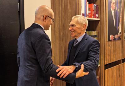 Miloš Vučević, sastao se sa ambasadorom Aleksandrom Bocan-Harčenkom: Prijateljski razgovor u sedištu SNS-a, Vučević poručio da je politika predsednika Vučića mir i stabilnost