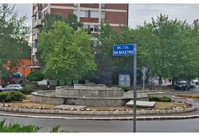 Premeštena tabla sa Đinđićevim imenom u Severnoj Mitrovici: Udruženje veterana OVK se pobunilo, oglasio se gradonačelnik (VIDEO)