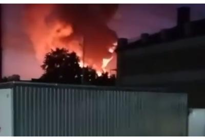 Ukrajinci zasuli Rusiju dronovima: Ekonomski forum kojem prisustvuje Putin u znaku eksplozija – pogođena luka, na meti i Moskva (VIDEO)