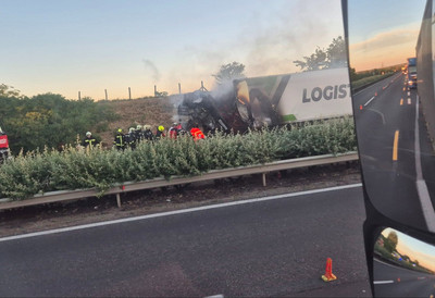 (FOTO) Nezapamćena tragedija na auto-putu: Kamion se zapalio