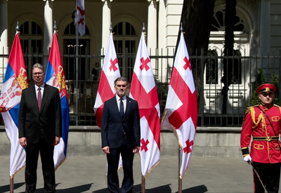 Svečani doček za Vučića: Predsednik Srbije dočekan ispred Predsedničke palate u Tbilisiju