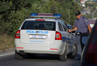 Dramatična scena na autoputu: Stali u zaustavnoj traci, izašli iz vozila, a onda se obračunali