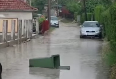 Ovaj grad u Srbiji je trenutno blokiran! Oluja i bujice vode napravile kolaps, saobraćaj potpuno stao (VIDEO)