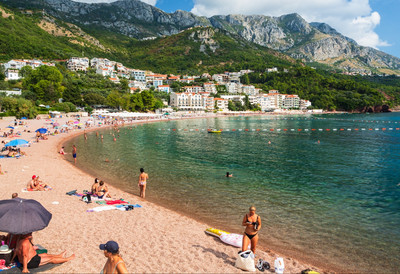 Zabrinjavajuće ili prirodno? Životinje iz dubina sve bliže obali Jadrana, snimci preplavili mreže - stručnjaci upozoravaju šta nikako ne smete da radite pri susretu sa njima