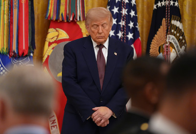 Tramp je najmoćniji čovek ikada - Nema granice njegovoj moći: Nova knjiga otkriva šta Donald misli o sebi, poredi se s Napoleonom i Aleksandrom Velikim