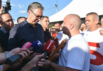 Državni spektakl u Beogradu: Građani prvi put biraju prioritete države - Vučić najavio glasanje o 15 tema