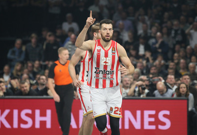 ŠANSA ZA VEČITE: Alek Piters napustio Olimpijakos