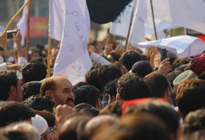 Demonstranti krenuli u obračun sa snagama bezbedno