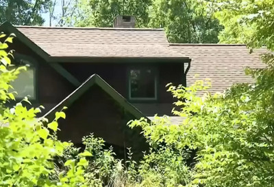 (VIDEO) Kupio kuću na licitaciji, nije mogao ni da zamisli horor koji ga čeka: Muškarac po ulasku zatekao više beživotnih tela, odmah pozvao policiju - pokrenuta mračna misterija